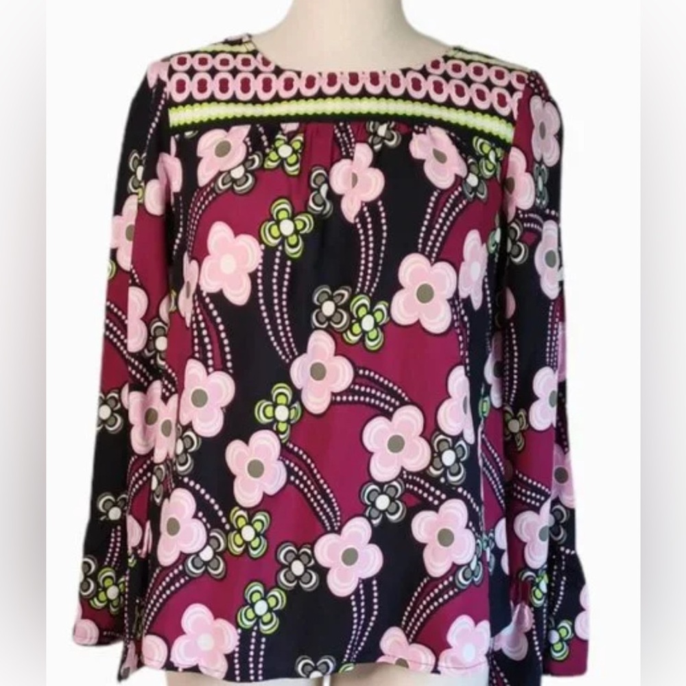 Crown & Ivy Pink and Green Floral Blouse w/ Bell sleeves sz M EUC